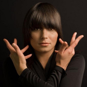 Isis van der Wel artist photo