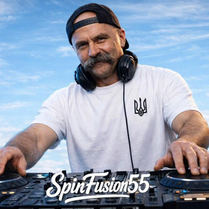 Dyvlius ya na nebo ta y dumku hadayu - Дивлюсь я на небо та й думку гадаю [Club Remix] by SpinFusion55