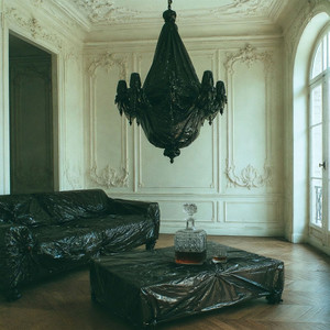 TOUT EN NOIR by KLS