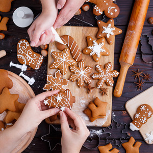 baking christmas cookies album
