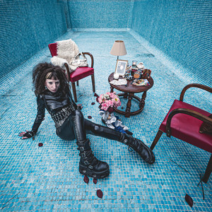 TOUT EN NOIR by Toera