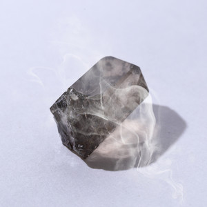 煙と水晶 by Natsuko Nisshoku