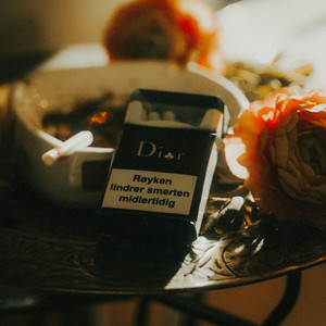 Sigaretter & Dior by Kløverr