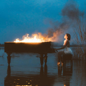 Sára Kútvölgyi - BENNEM ÉLSZ