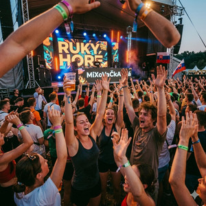 Ruky hore by Flux Styles