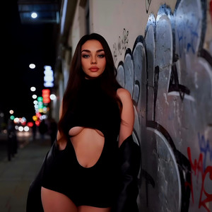 Ponejita Juju & Valeria Yescas - Mírame de Lejitos