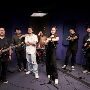 Long Drives (Live at Indigo Media) by Sixth Threat, Riri G
