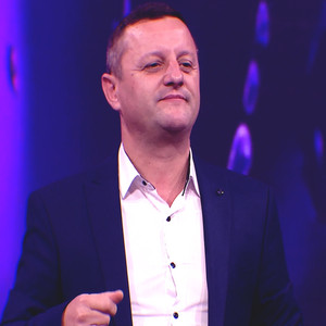 juli tollozhina - E Takova Perendeshen