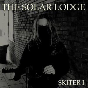 Skiter i by The Solar Lodge