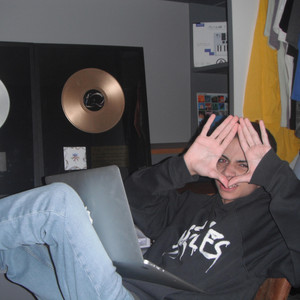 um jovem inconsequente surtado