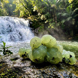 Prehnite by Tetela