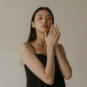 เล่นตัวนิดนึง by The Graphy
