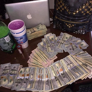 Hanging Type beats by Michael Digital Suite
