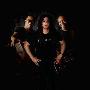 Cerita Dari Jauh (feat. Romeld & Djeris Lesse)