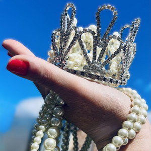 Hold Up My Crown by TWO TONNE MACHETE