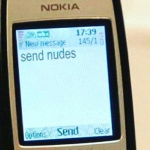 $tr4uss - Send Nudes (feat. Fuckvxx4l)