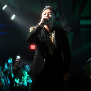 Vichai Cheng - Nyob Zoo leej Muam (feat. Gy Yang, Douachi Yang, Cedric Vang, Cheng Xiong & Selena Cheng)