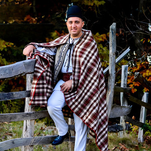 Ilie Dură - Vine Toamna, Bate Vântu'