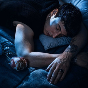 Tutto il giorno a letto by Anthony Garcea
