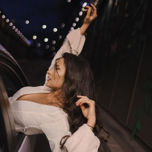 Wait a little bit by Laura Dinu