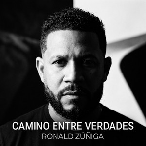 Corriendo bajo la lluvia. by Ronald zuñiga
