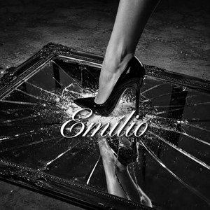 Una Más by Emílio