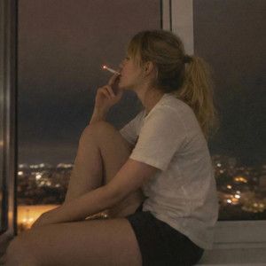 what is worse for you smoking cigarettes or vaping Vaping may be healthier than smoking, but that doesn't make it healthy.  That is the message public-health experts hope Americans keep in mind after  the U.S. government eased long-held restrictions on flavored