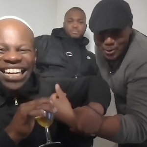 3 bérets et 1 beretta by Despo Rutti, Anani Koffi, Le XVI