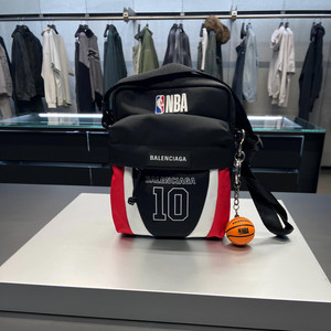 N13M00 - Blair Waldorf