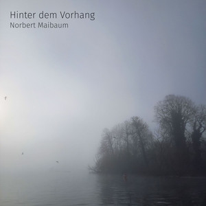 Hinter dem Vorhang by Norbert Maibaum