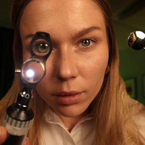Reflexes & Light Response by Lizi ASMR