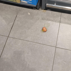 Mazebored — dried apricots in the jacuzzi