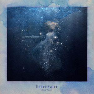 Underwater by 鷲尾伶菜