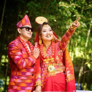 Sunita Thegim & Srijana Ningleku - Sarlai Ma Sar (Limbu Marriage Song)