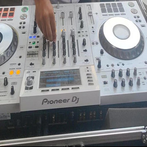 DJ Bouchenka - Let's me go