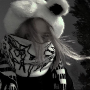 Жаркий Май - Вокруг разбитые осколки памяти