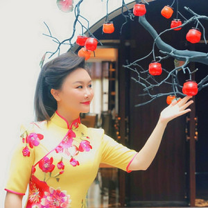 金苹果托起振兴梦 by 郝萌