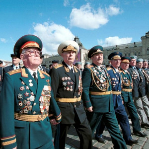 Ветераны идут на парад