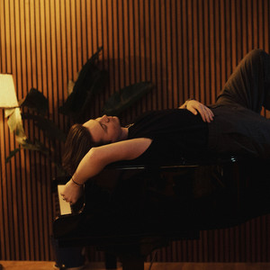 Isaac Stuart - Champagne