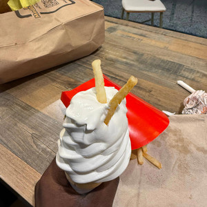 Ice cream songg by G.loww, brookturntt