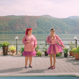 Vica Gradinaru & Mikela Gradinaru - Ce crezi omule ca faci cu toți bani tăi!