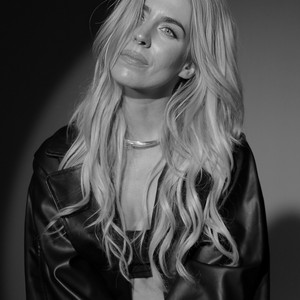 Elske DeWall - Yellow