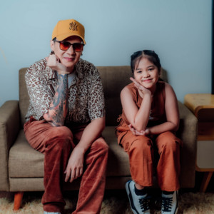 Mr Rayen - Mamak Pesu Bapak Cemburu (feat. Omang Verly)