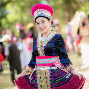 Nplooj Xyooj - Hnia Koj Puag Koj