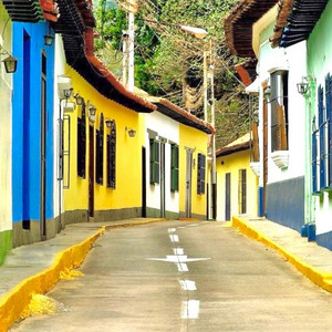 las vainas del pueblo by Vikki, Los Chayanne, Blackie BLK