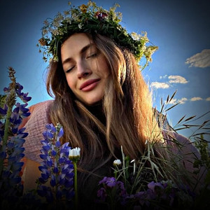 سرود قدیمی - نو روز است نو سال است نو فصل بهار است او گل لاله