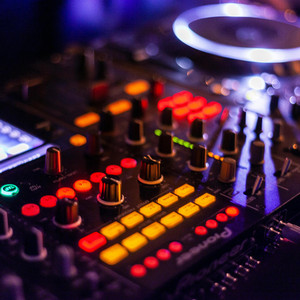Electric Vibe by DJ JꝊꝊDER