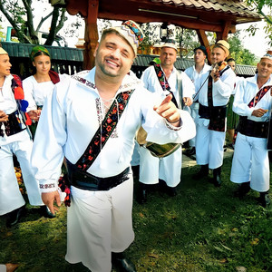 Tucu Ionut - Măicuță Când M-Ai Născut