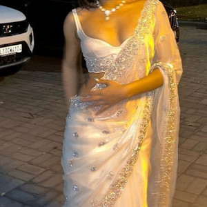 o priya by aprnt disatsfxn, placard