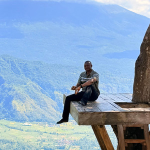 He Reigns for me by Sunny onuigbo